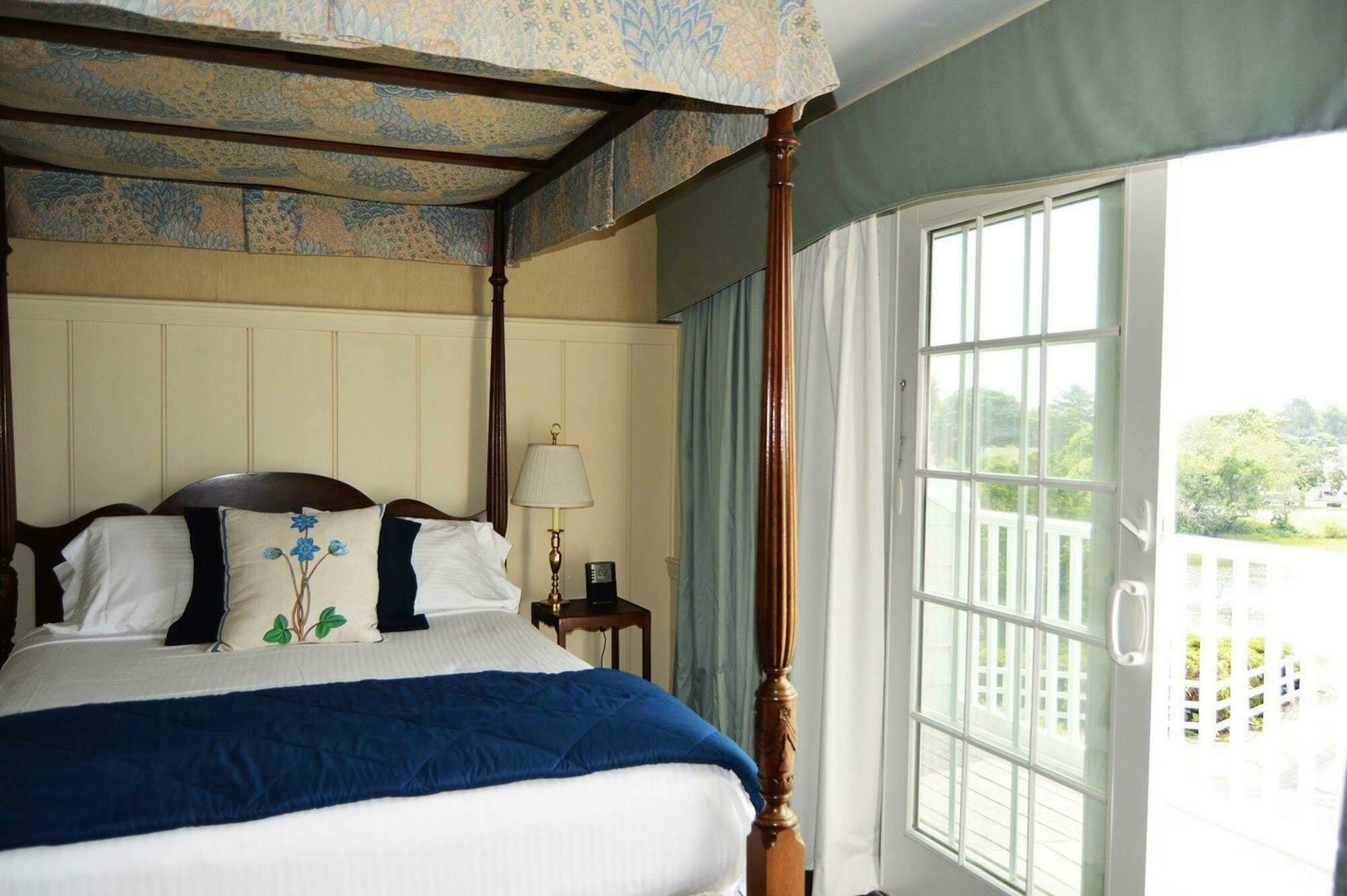 Inn At Mystic Exterior photo